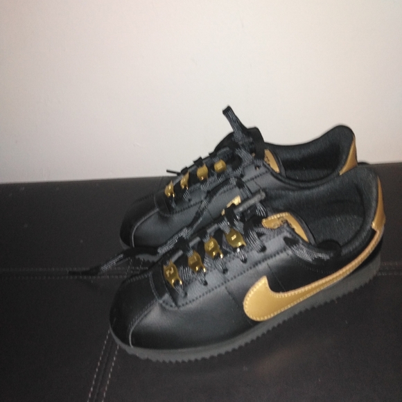 Nike | Shoes | Size 5 Nike Cortez 